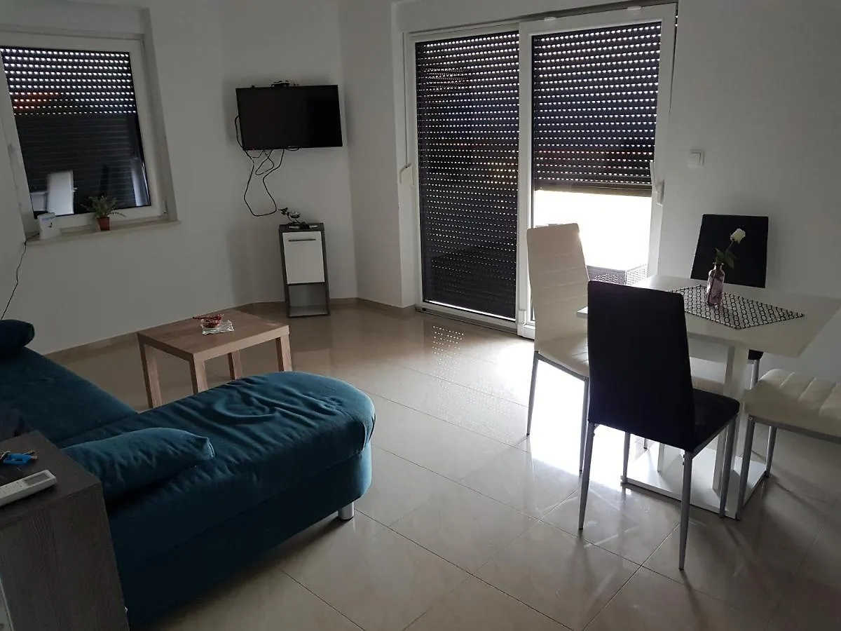 Apartmani Zaric Malinska 0*,  Kroatien